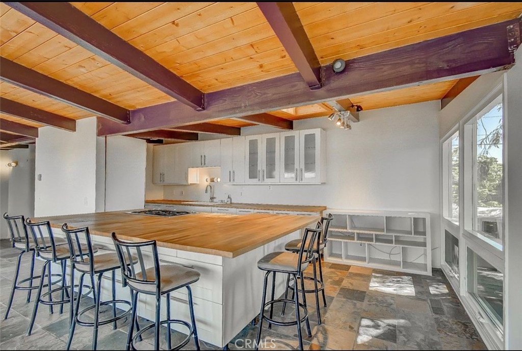 2370 Temple Hills Dr