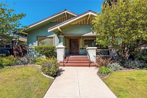 Photo of 2515 E 4th Street, Long Beach, CA 90814 (MLS # PW26094704)
