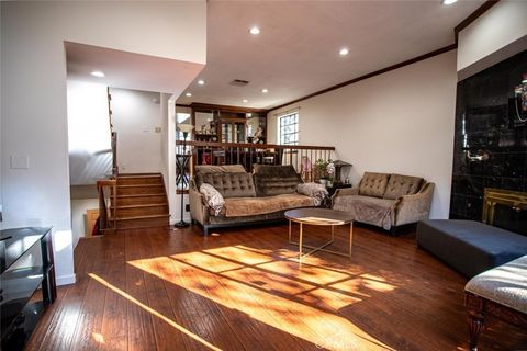 Photo of 5327 Wilkinson Avenue #6, Valley Village, CA 91607 (MLS # SR26011635)