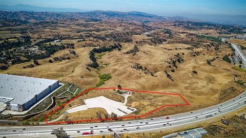 Photo of 13530 7th Pl, Yucaipa, CA 92399 (MLS # HD26082100)