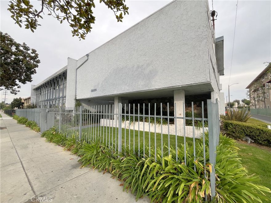 Discover comfort and convenience in this charming updated studio apartment in Hawthorne. Offering 283 square feet of well-designed living space, this unit features fresh paint, laminate flooring, and a bright, open layout that makes the most of every inch. The kitchen is equipped with a refrigerator and stove, and on-site laundry facilities make daily living easy. One parking space is included, and residents can also enjoy access to a refreshing community pool.

Centrally located near Northgate Market, Zela Davis Park, local schools, and just minutes from the 105 and 405 Freeways, this apartment offers an ideal blend of accessibility and everyday comfort.