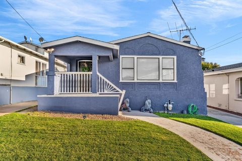 Photo of 2468 2468 Maxwell Ave Ave, Oakland, CA 94601 (MLS # 41122973)