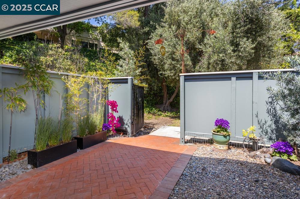 ROSSMOOR - Residential