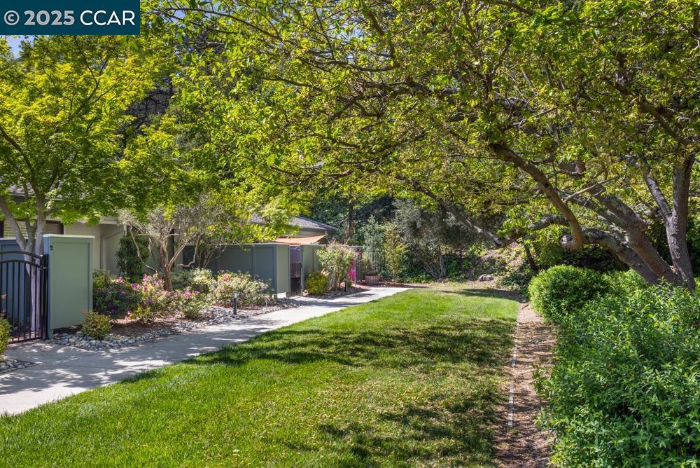 ROSSMOOR - Residential