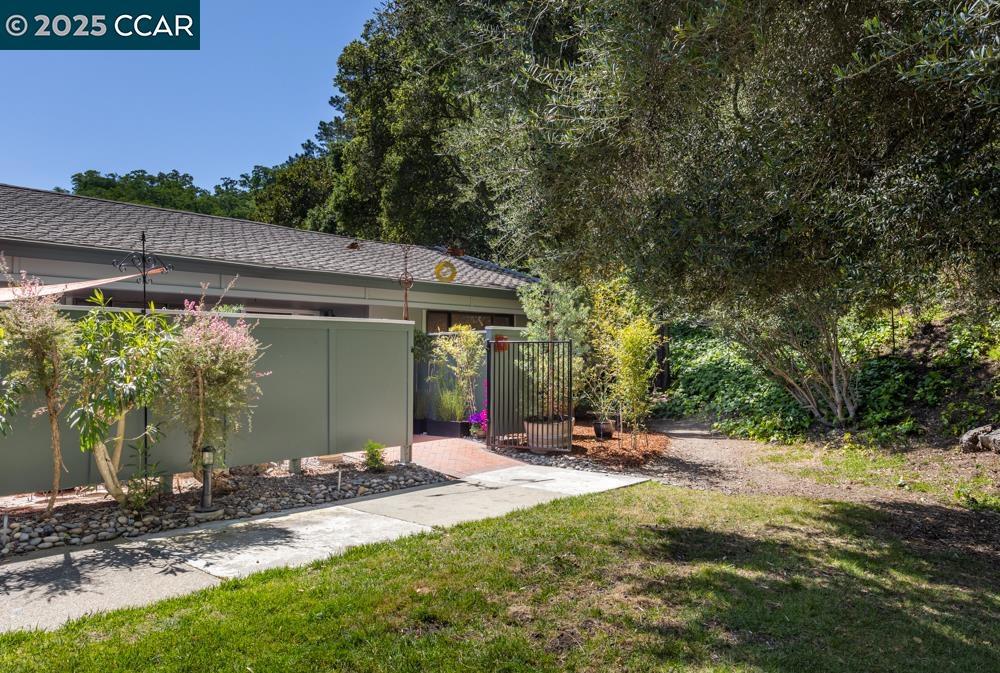 ROSSMOOR - Residential