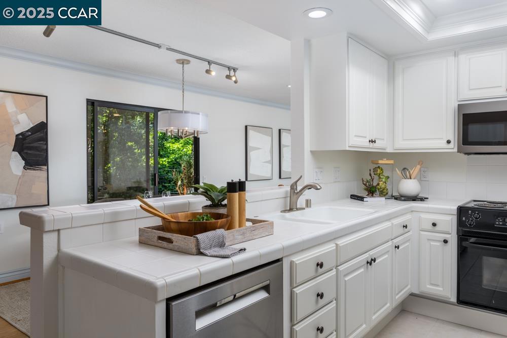 ROSSMOOR - Residential