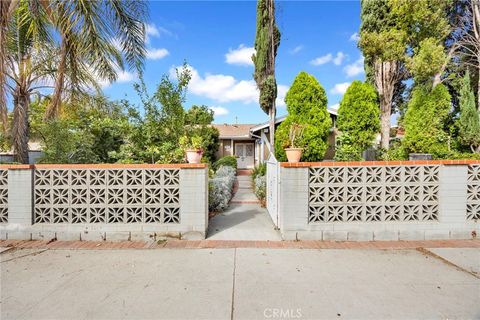 Photo of 15901 Lassen Street, North Hills, CA 91343 (MLS # GD25263686)