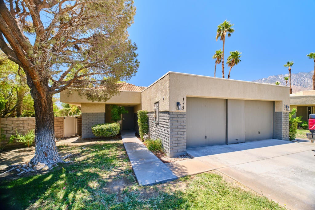 1353 Sunflower Circle N