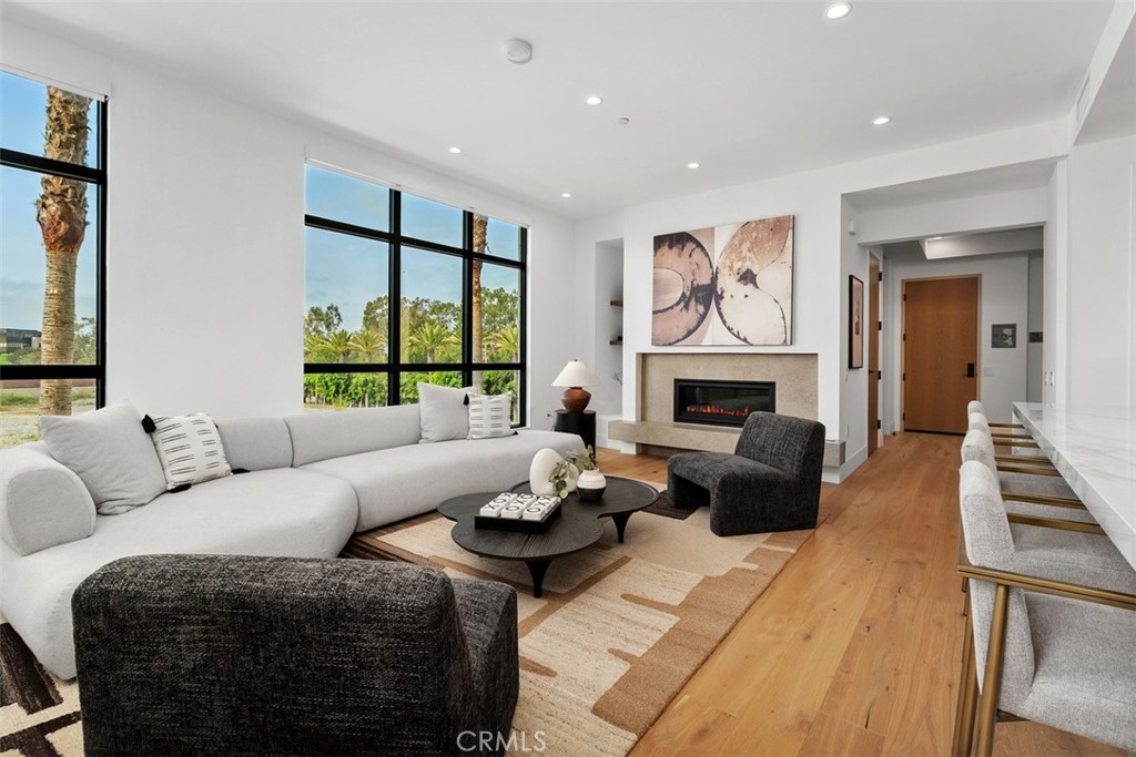 4261 Uptown Newport 1