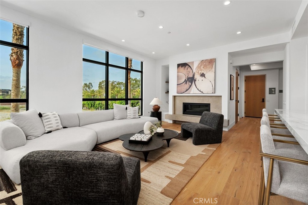 4261 Uptown Newport 1