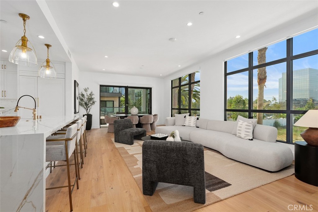 4261 Uptown Newport 1