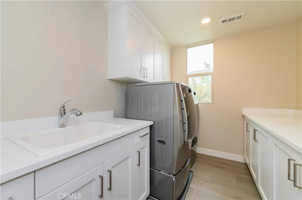 Irvine, California 92618, United States, 4 Bedrooms Bedrooms, ,4 BathroomsBathrooms,Residential,Active,160094