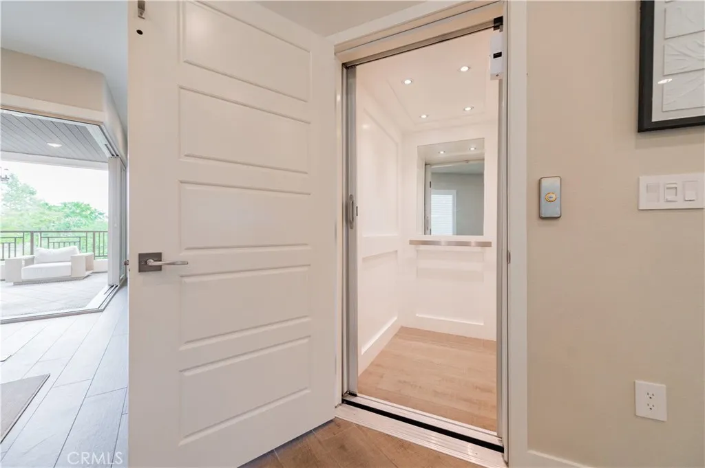 Irvine, California 92618, United States, 4 Bedrooms Bedrooms, ,4 BathroomsBathrooms,Residential,Active,160094