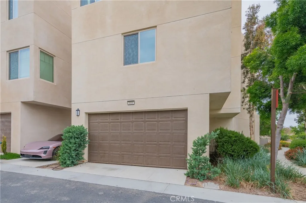 Irvine, California 92618, United States, 4 Bedrooms Bedrooms, ,4 BathroomsBathrooms,Residential,Active,160094