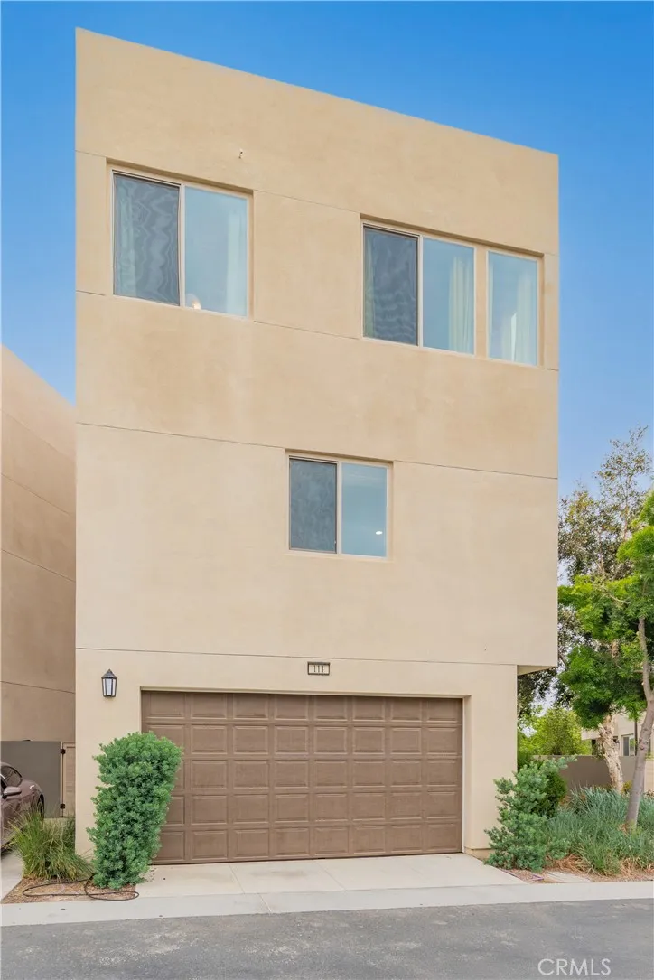 Irvine, California 92618, United States, 4 Bedrooms Bedrooms, ,4 BathroomsBathrooms,Residential,Active,160094