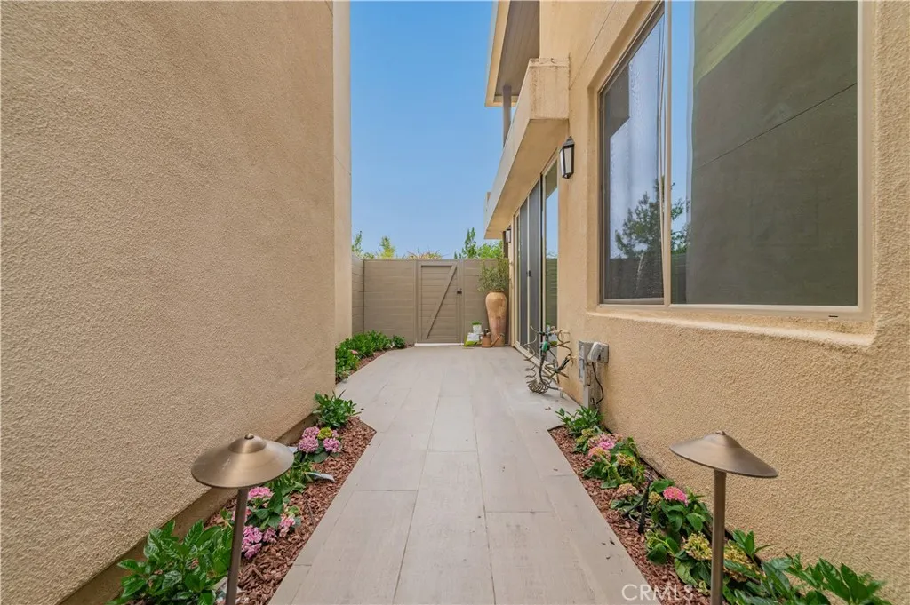 Irvine, California 92618, United States, 4 Bedrooms Bedrooms, ,4 BathroomsBathrooms,Residential,Active,160094