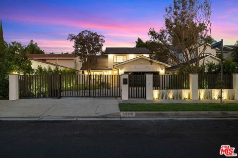 Photo of 5032 Bluebell Avenue, Valley Village, CA 91607 (MLS # 25612915) Photo of 5032 Bluebell Avenue, Valley Village, CA 91607 (MLS # 25612915)