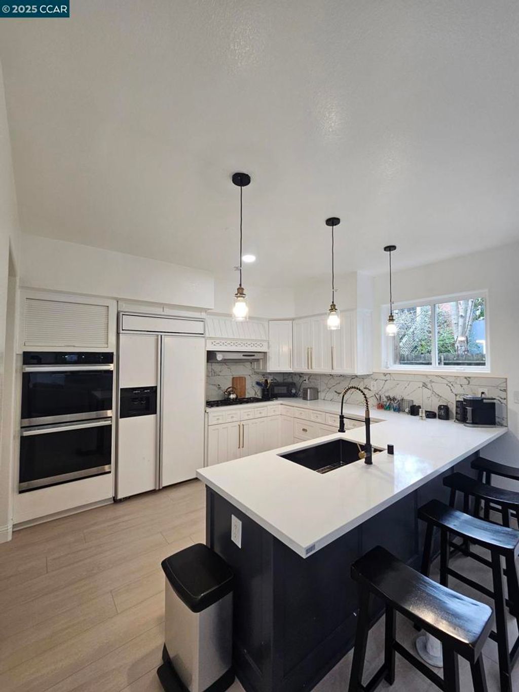 listing image 130727458918102678102