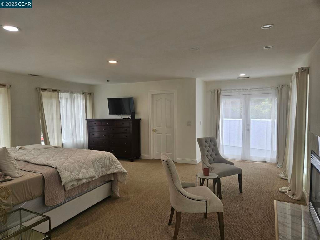 listing image 130720078652493106504