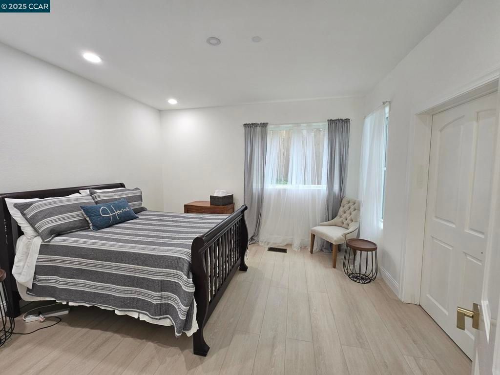 listing image 130727498679214114929