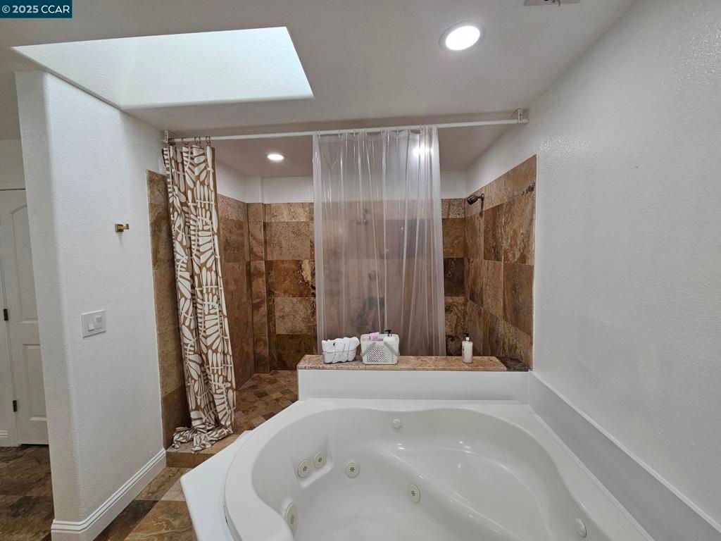 listing image 130729359074566998639