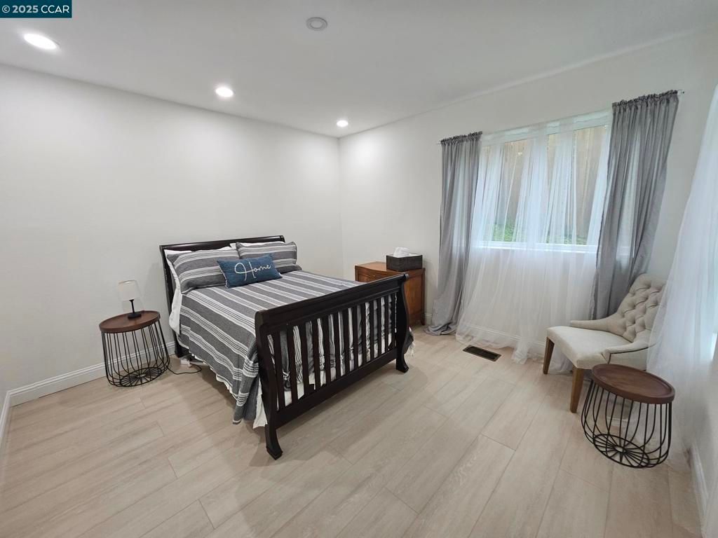 listing image 130727776354178092796