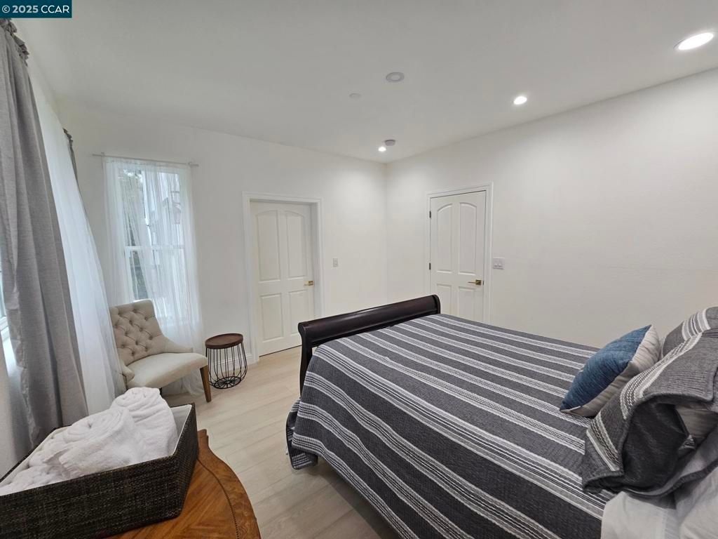 listing image 130727571029424567034