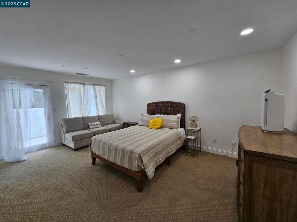 listing image 130725122856767651878