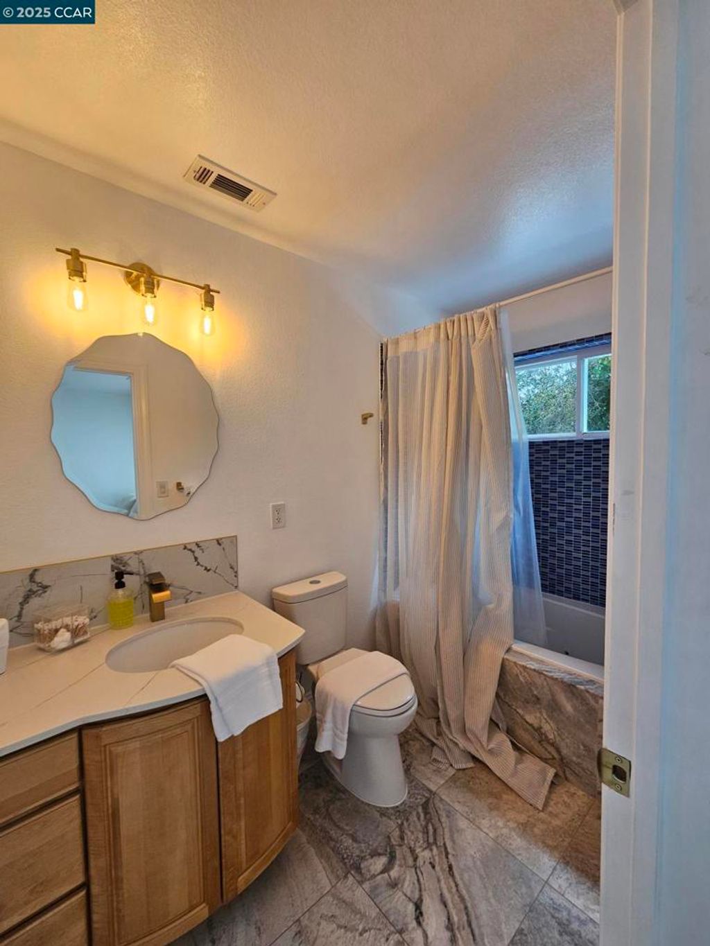 listing image 130720847448238879532