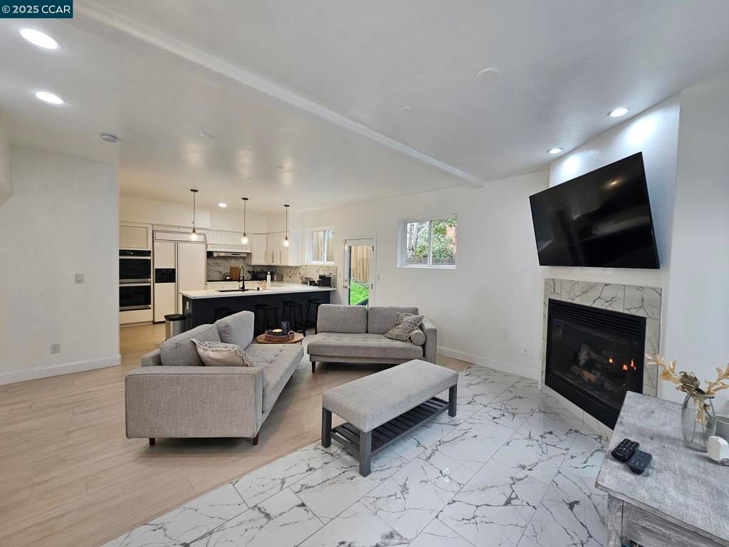 listing image 130721100529633921971