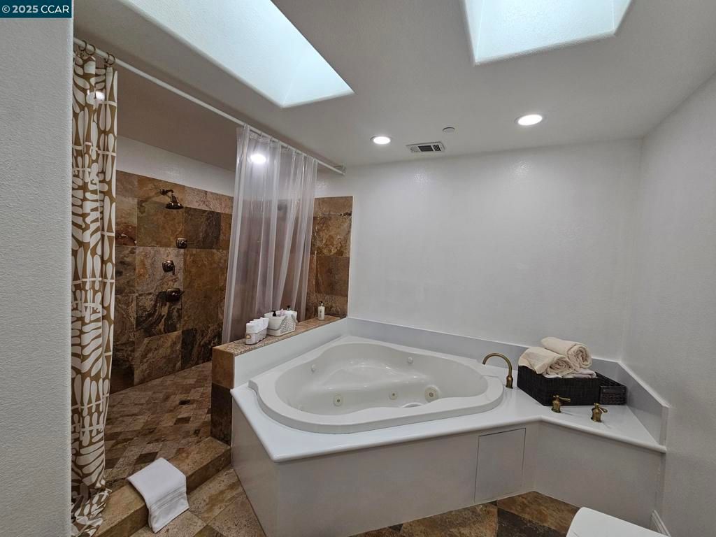 listing image 130722392262835090953