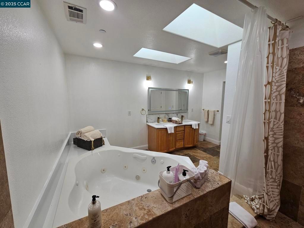 listing image 130721872930608368582