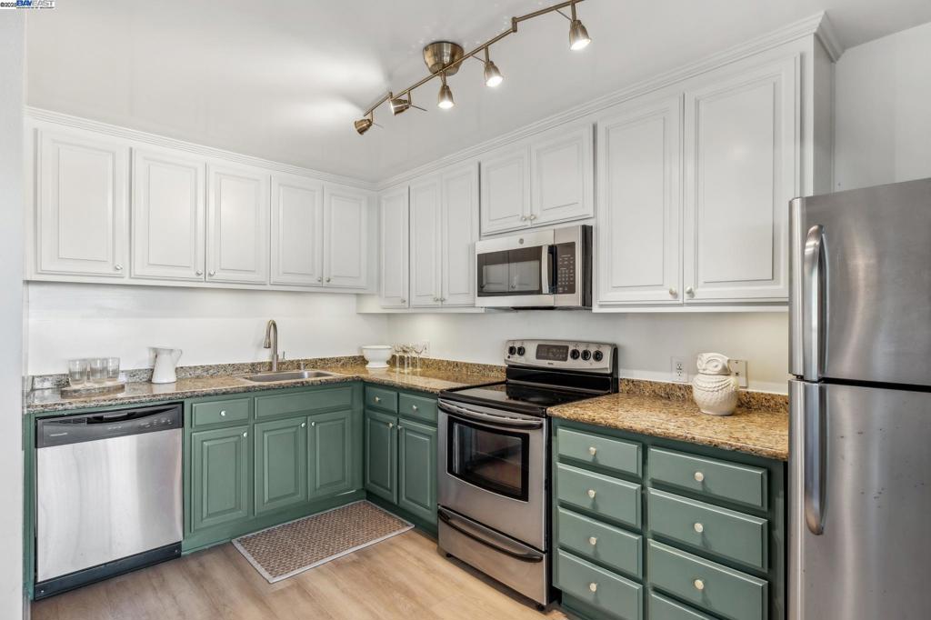 WASHINGTON MANOR - Residential