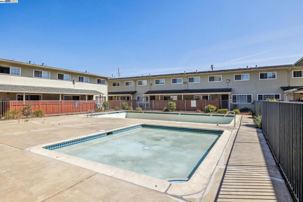 WASHINGTON MANOR - Residential