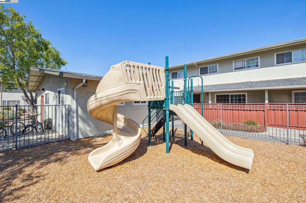 WASHINGTON MANOR - Residential