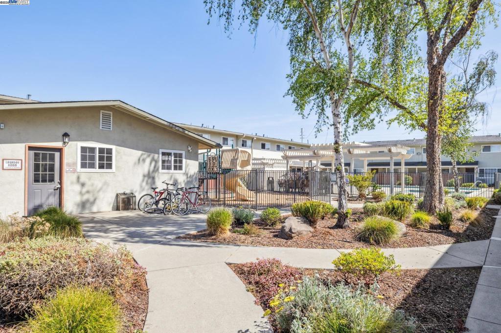 WASHINGTON MANOR - Residential