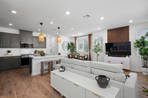Photo of 763 Makani St St #6, Chula Vista, CA 91911 (MLS # 250042225SD)