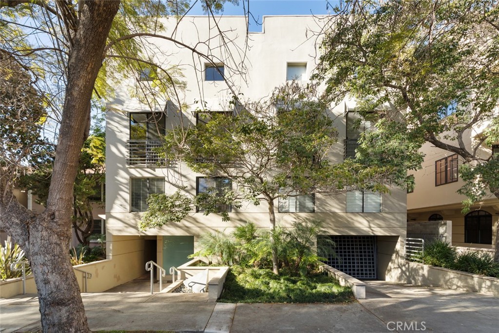 Sleek and modern 5-unit apartment building in prime West Los Angeles. Featuring dramatic 18-foot ceilings, private rooftop terraces, and open-concept floor plans, these spacious units include in-unit washer/dryer, central A/C and heat, and stainless steel appliances. Select units have been recently updated. The building offers secure subterranean parking and each unit is separately metered for gas, electricity, and water. Not subject to City of Los Angeles Rent Stabilization Ordinance. Located in a vibrant rental market with strong tenant demand and proximity to shops, dining, and major thoroughfares.