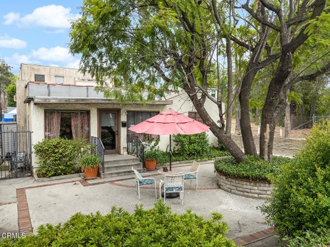Photo of 4615 Oakwood Avenue, La Canada Flintridge, CA 91011 (MLS # P1-28942)