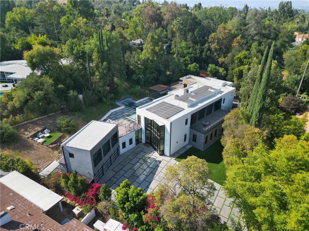 4653 Vanalden Avenue