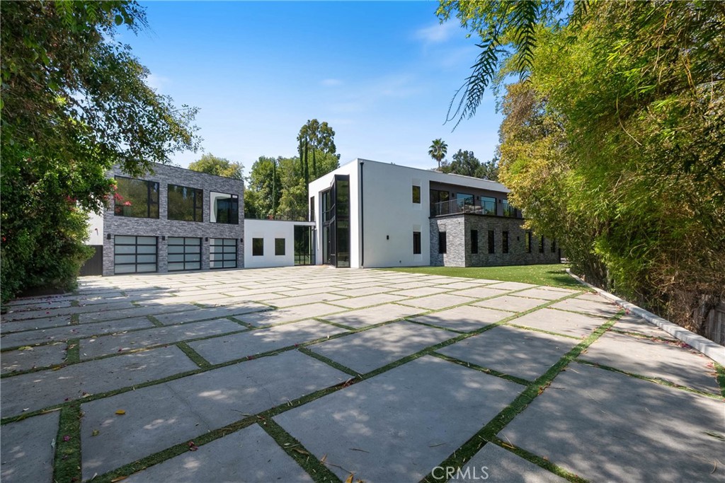 4653 vanalden avenue