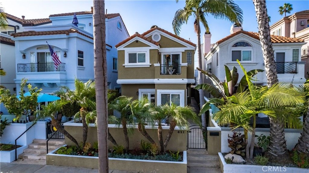 Photo of 621 8th Street, Huntington Beach, CA 92648 (MLS # OC25239429)