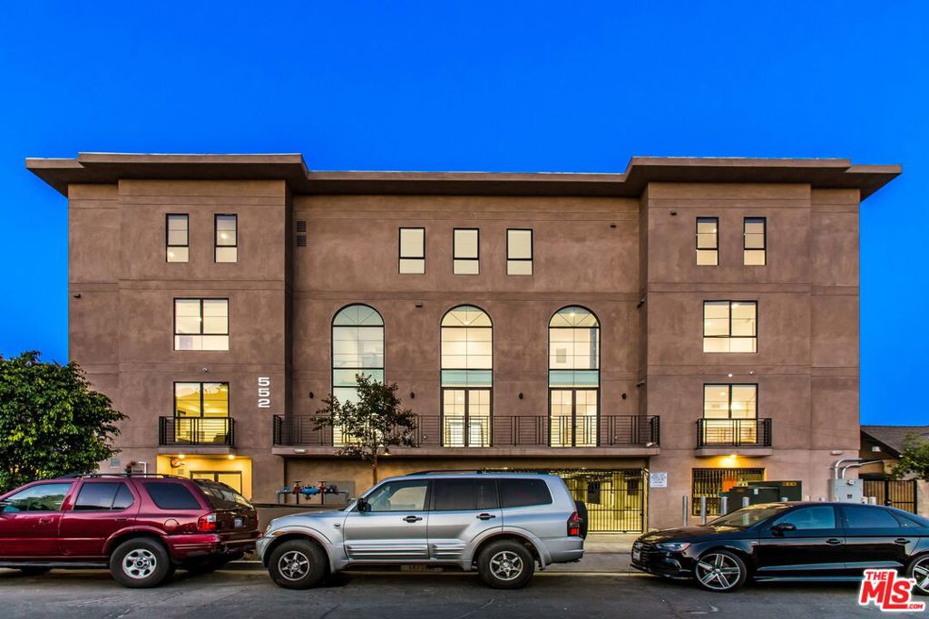 Pleased to present the opportunity to acquire a brand new, 26 unit apartment building in Hollywood. Built in 2021, The Property, located at 552 N Hobart Blvd, offers a great unit mix of 1 and 2 bedroom flats, and townhomes. The property offers large spacious units with an average square footage of 900 SF. It also includes in unit washer & dryer, stainless steel appliances, two-tone cabinetry, quartz countertops, stylish flooring, mobile-friendly thermostats, Central A/C, and heat and reserved parking. The Property is centrally located and a short distance from the World Famous Hollywood Walk of Fame, Paramount Studios, Netflix, Koreatown, Larchmont Downtown, and the Hollywood Bowl.