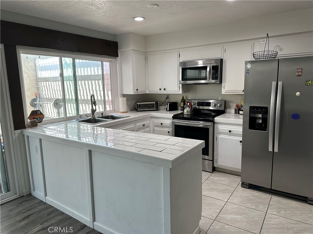 25260 Avenida Dorena