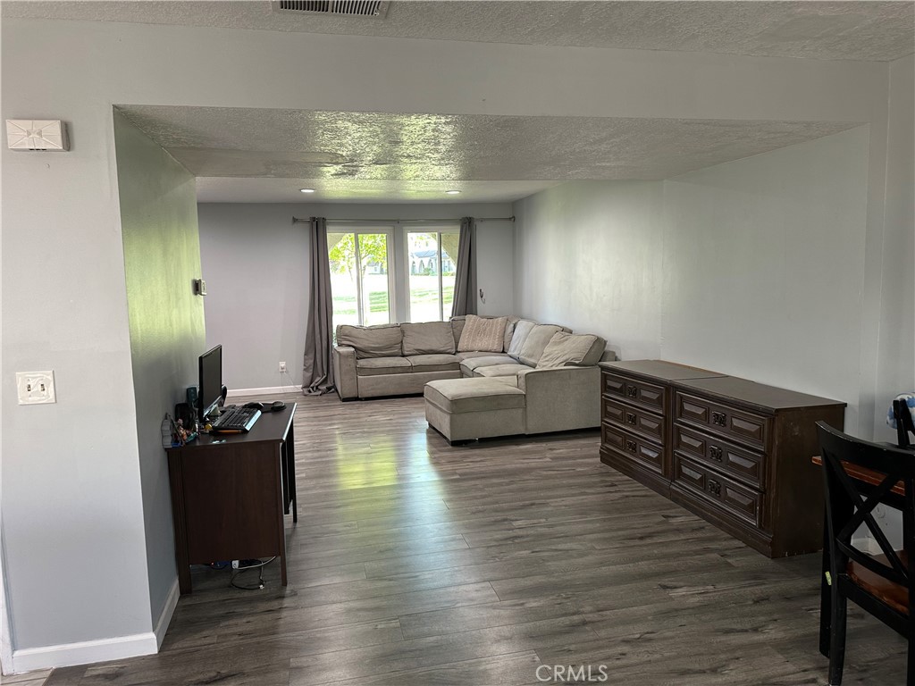 25260 Avenida Dorena