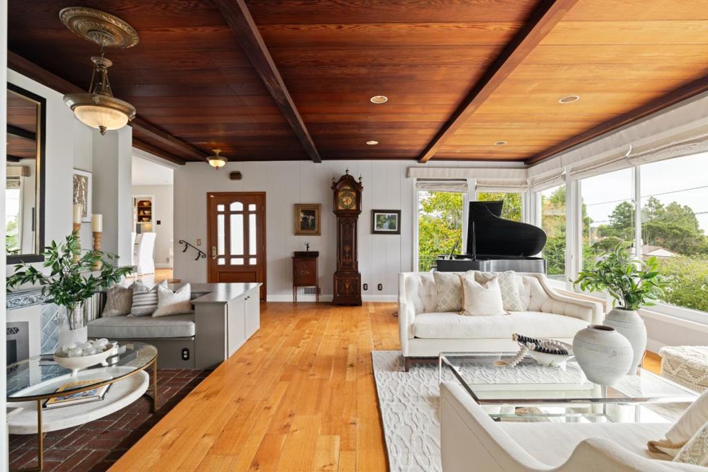 154 Los Robles Drive