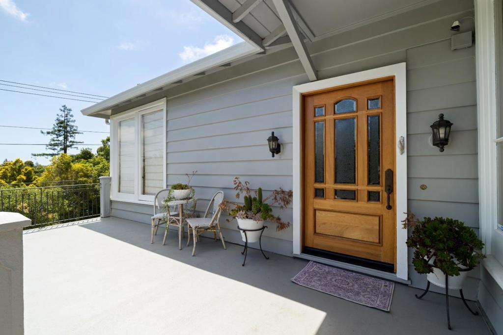 154 Los Robles Drive