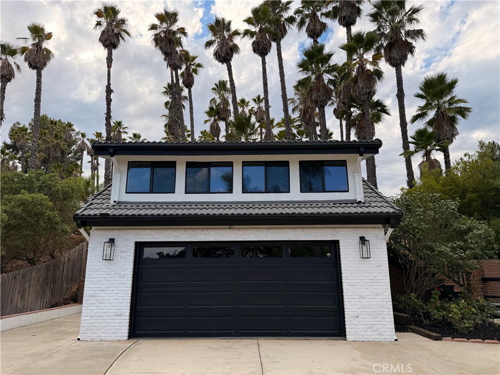 1677 S Hill Avenue