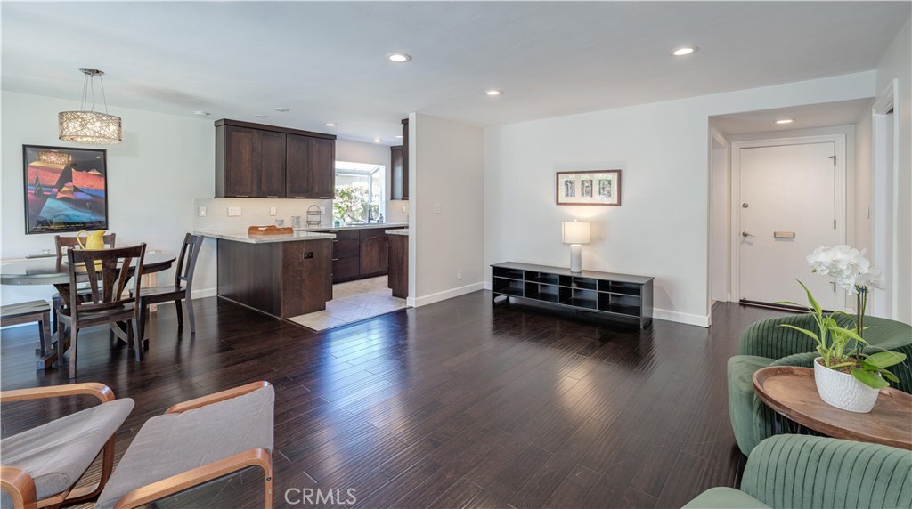 6121 Ludlow