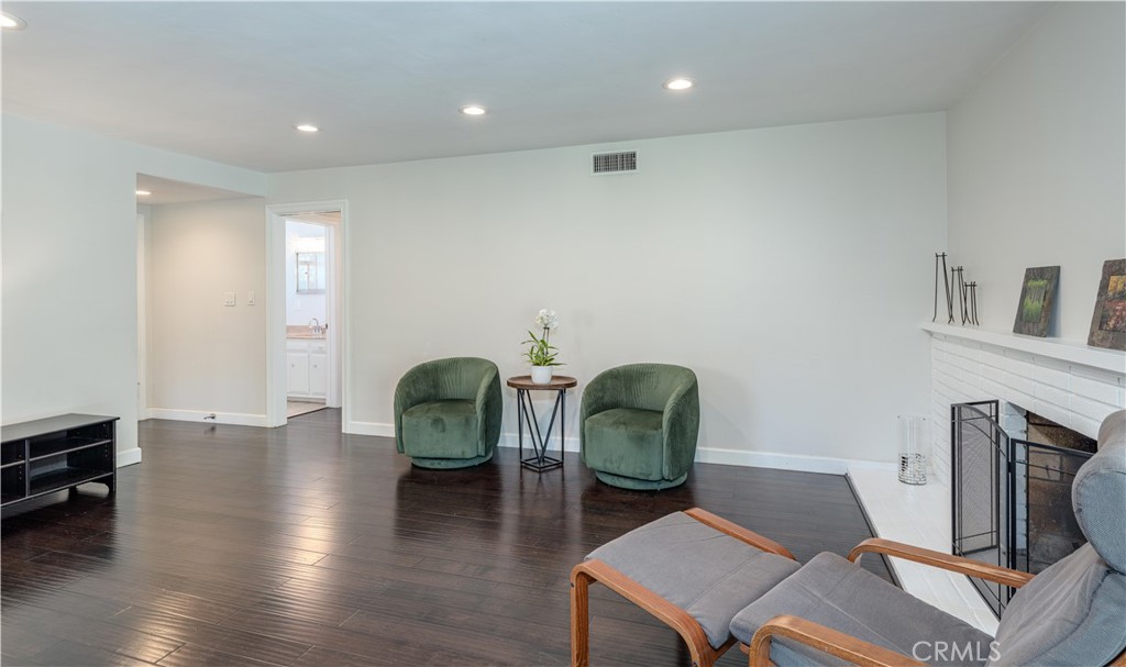 6121 Ludlow